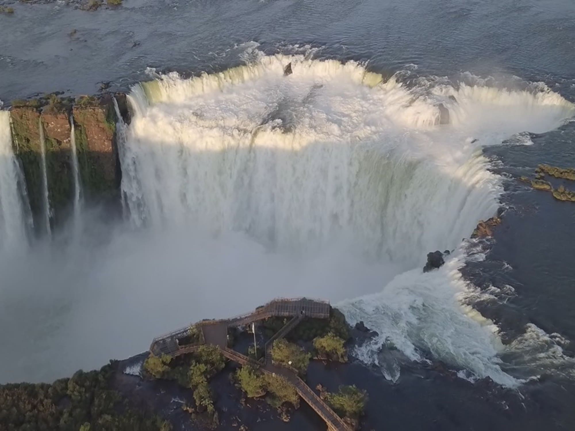 Guía Definitiva Cataratas Iguazú: Tour y Consejos 2025